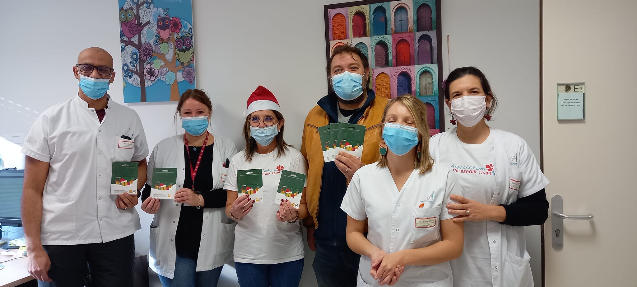 Remise carte cadeaux pour le Noël des patients de l'Hôpital d'Avignon